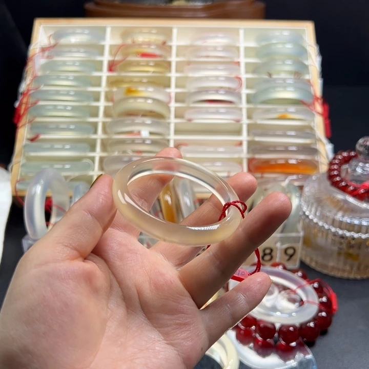 玛瑙/玉髓手镯未镶嵌