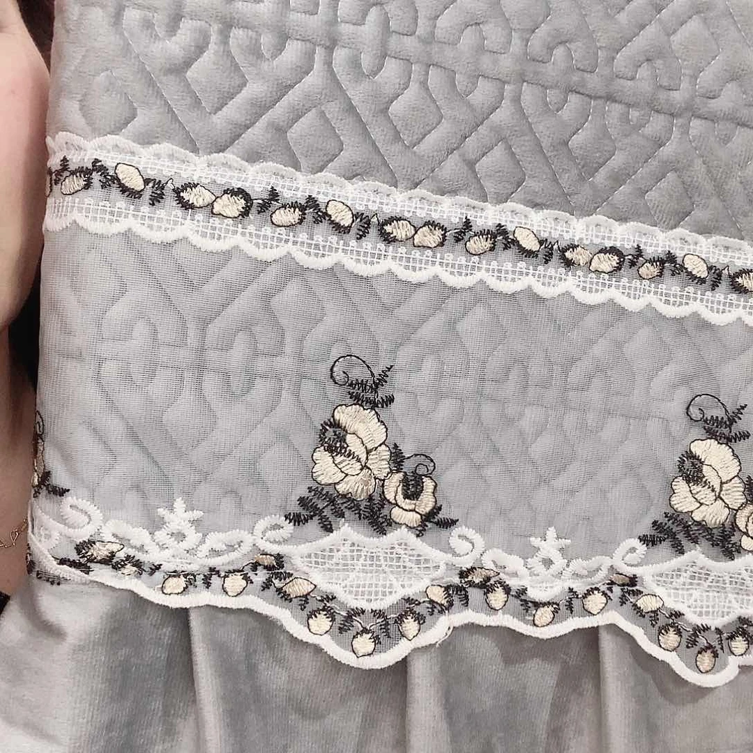 绒灰色，两个160两个扶手，抱枕一个