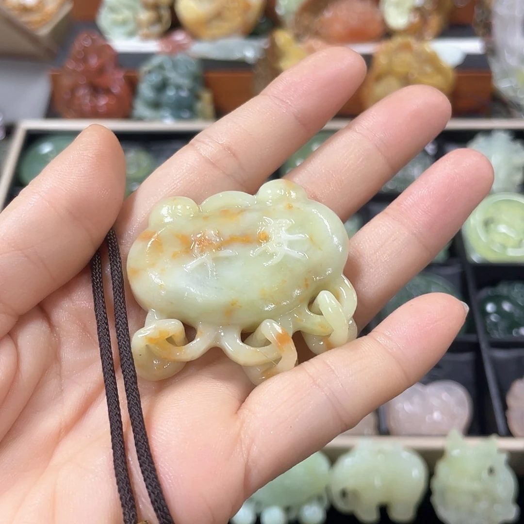 蛇纹石玉颈饰未镶嵌