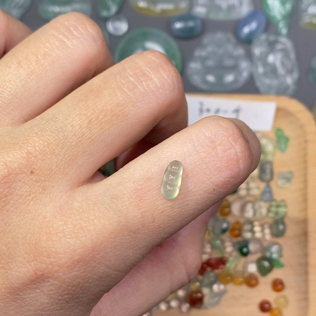 不***版翡翠未镶嵌颈饰翡翠