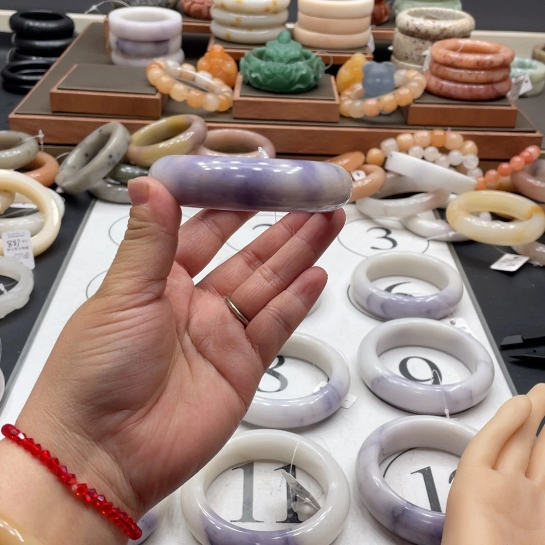 石英岩玉手镯未镶嵌小*镜