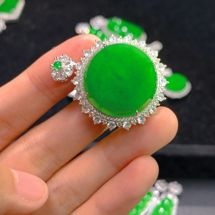 翡翠颈饰银S925镶嵌妞*一个