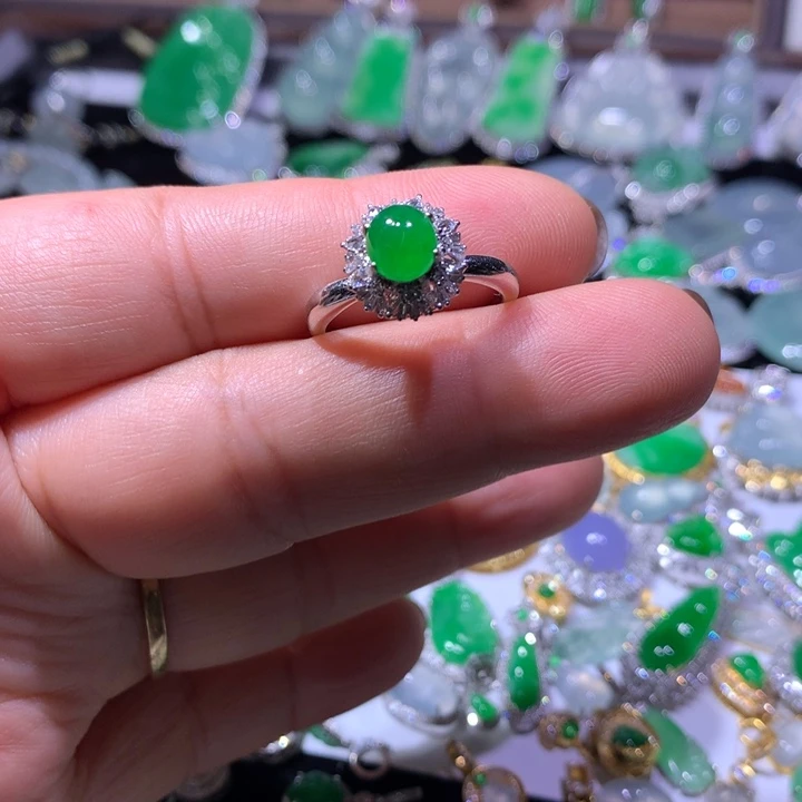 翡翠18K金镶嵌戒指