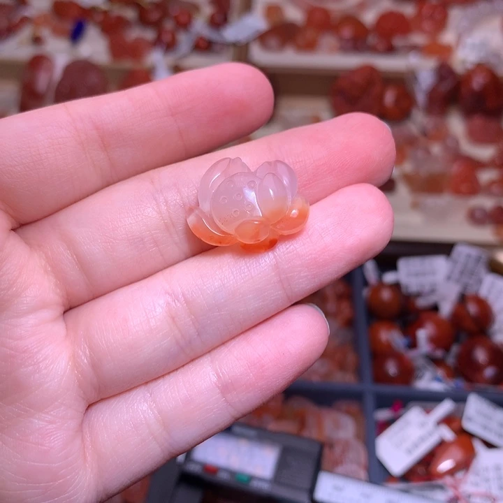 南红玛瑙未镶嵌珠宝半成品莲花