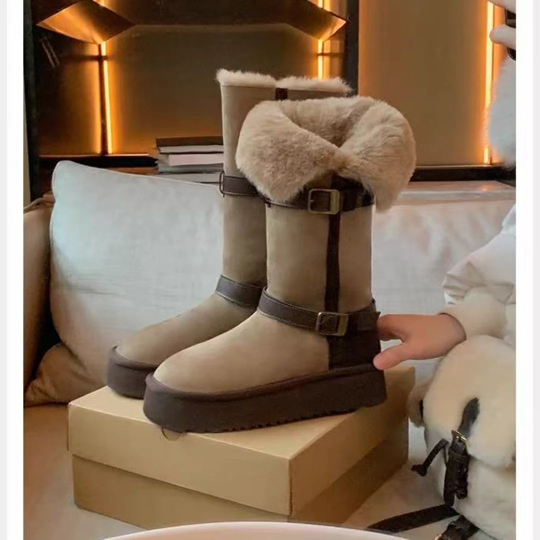 【葡萄妈studiolee】6cm厚底~ 筒高可翻折拼色扣带毛毛雪地靴