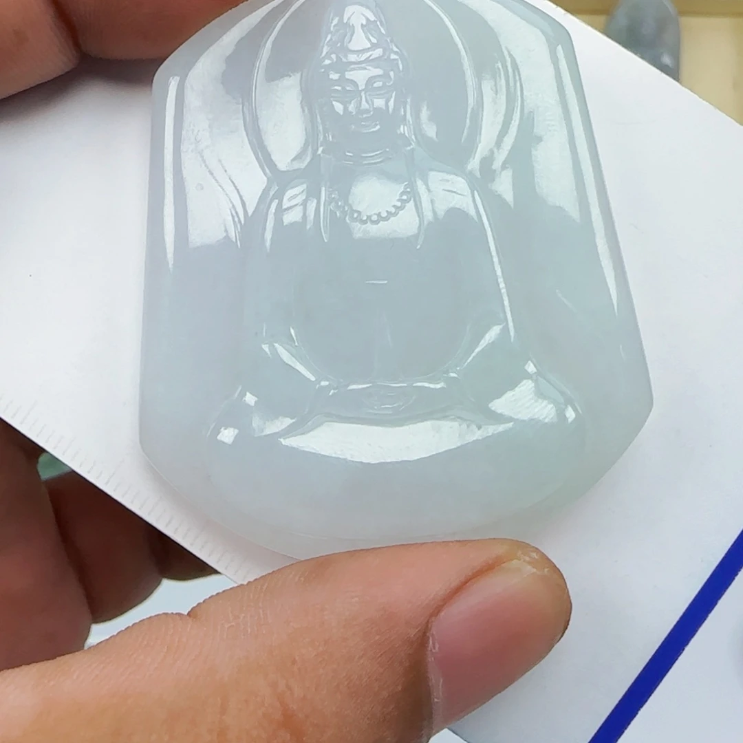 翡翠未镶嵌颈饰，