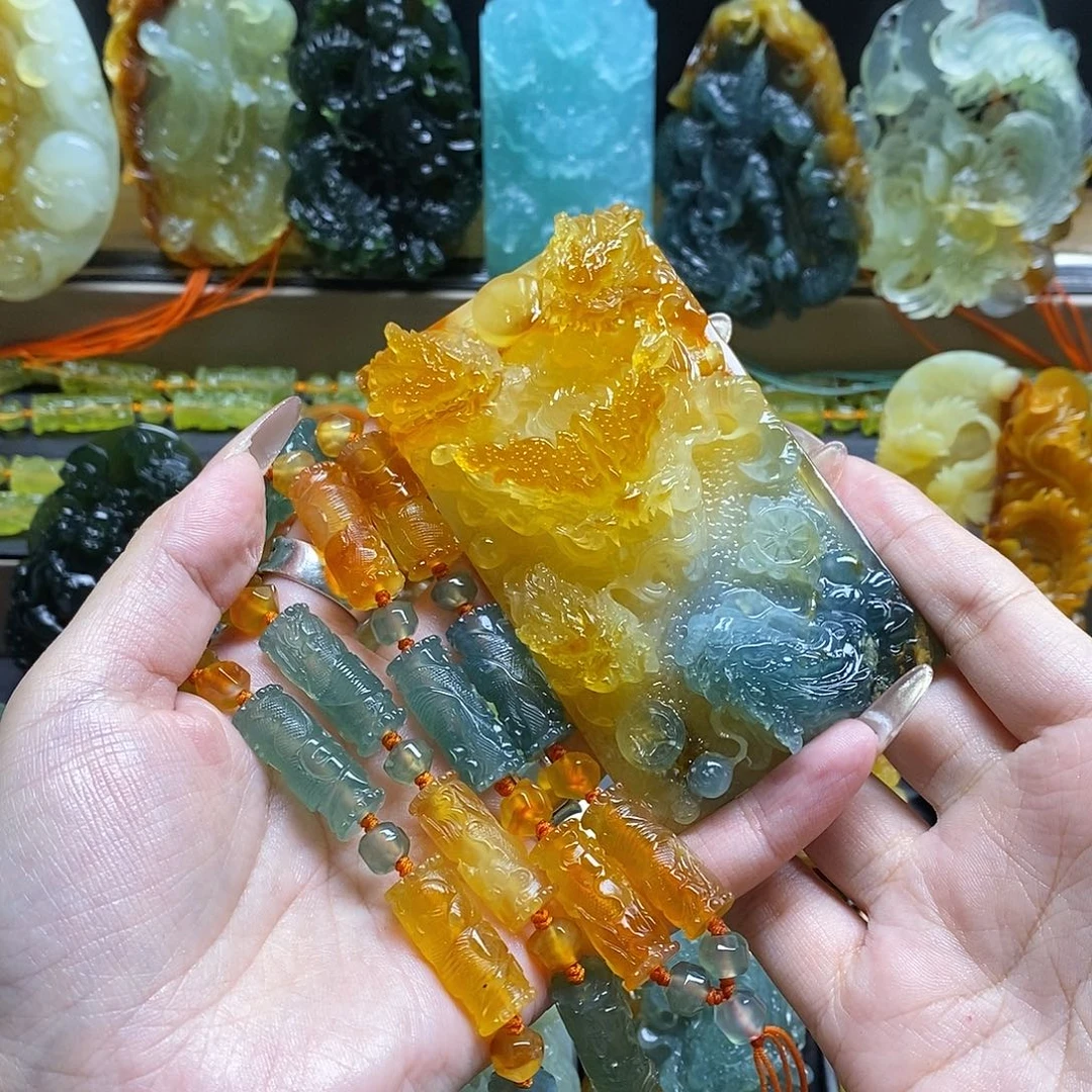 者***诚蛇纹石玉未镶嵌颈饰