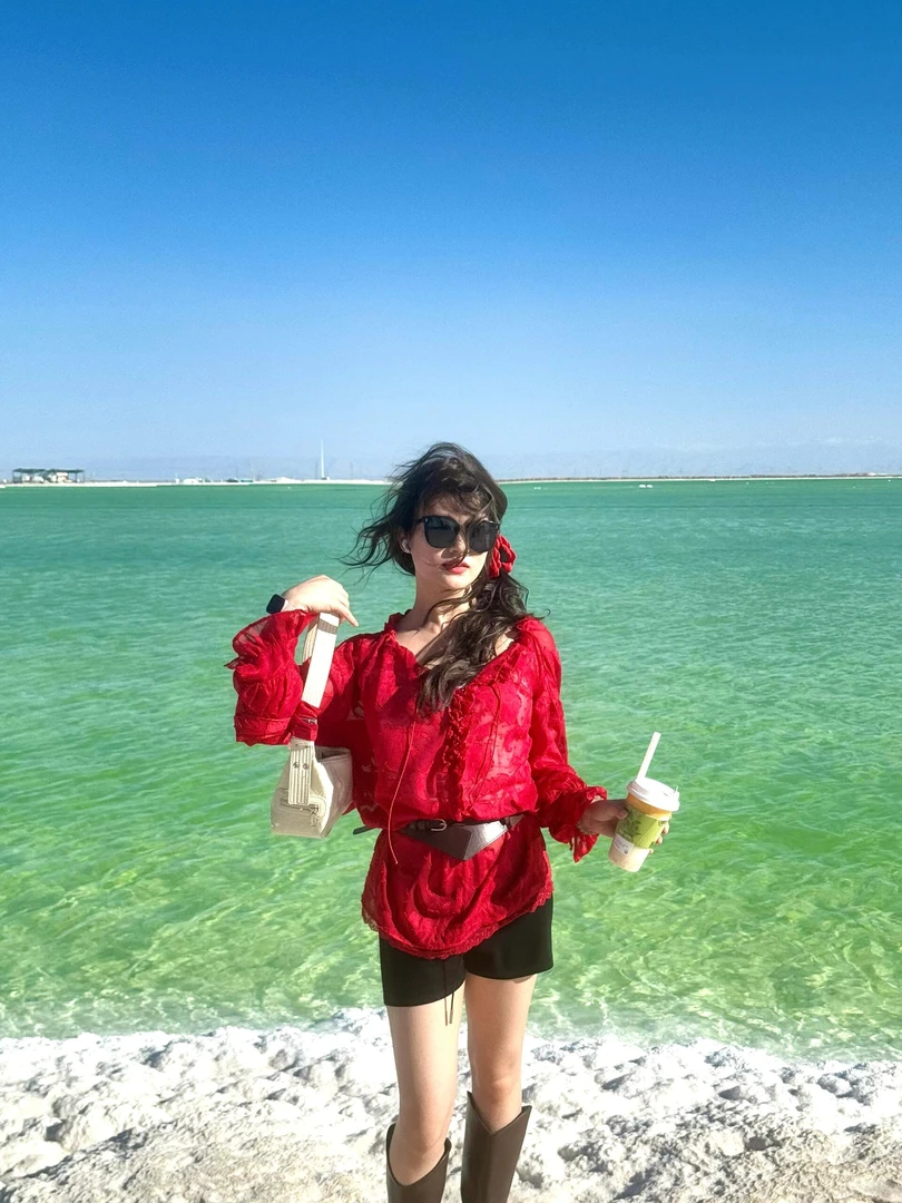 大西北旅游度假风红色荷叶边显瘦纯欲长袖红色衬衫白色斑点吊带