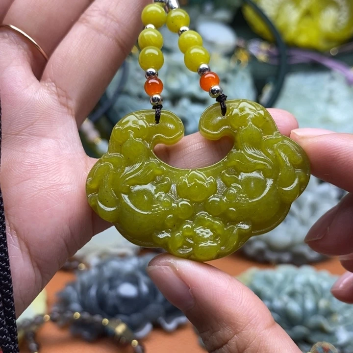 蛇纹石玉未镶嵌吊坠