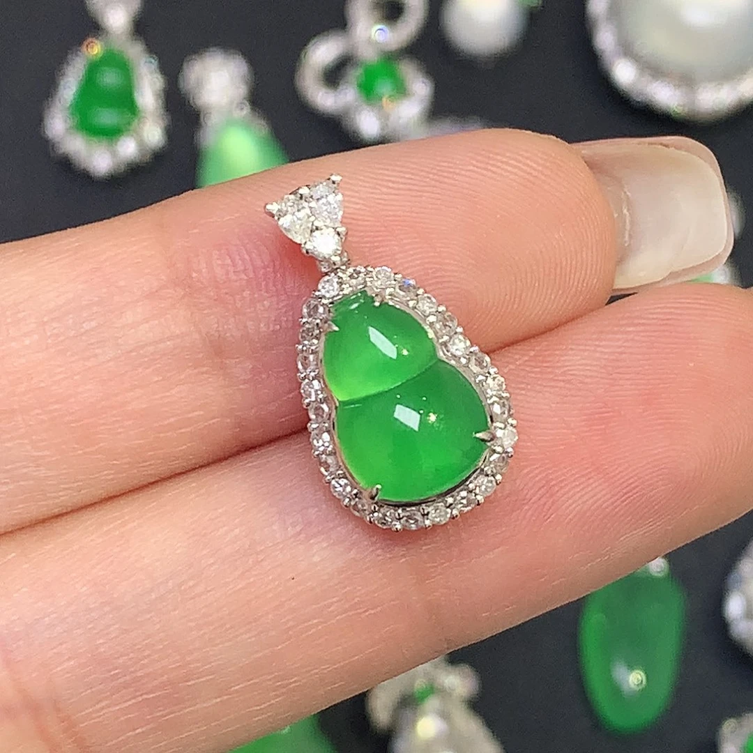 翡翠18K金镶嵌吊坠(赠链)葫芦