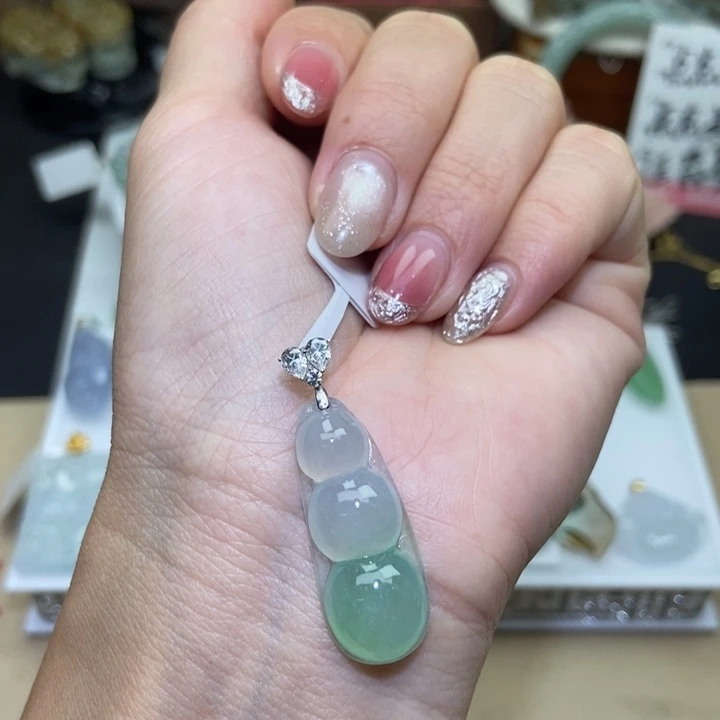 颈饰未镶嵌翡翠豆子