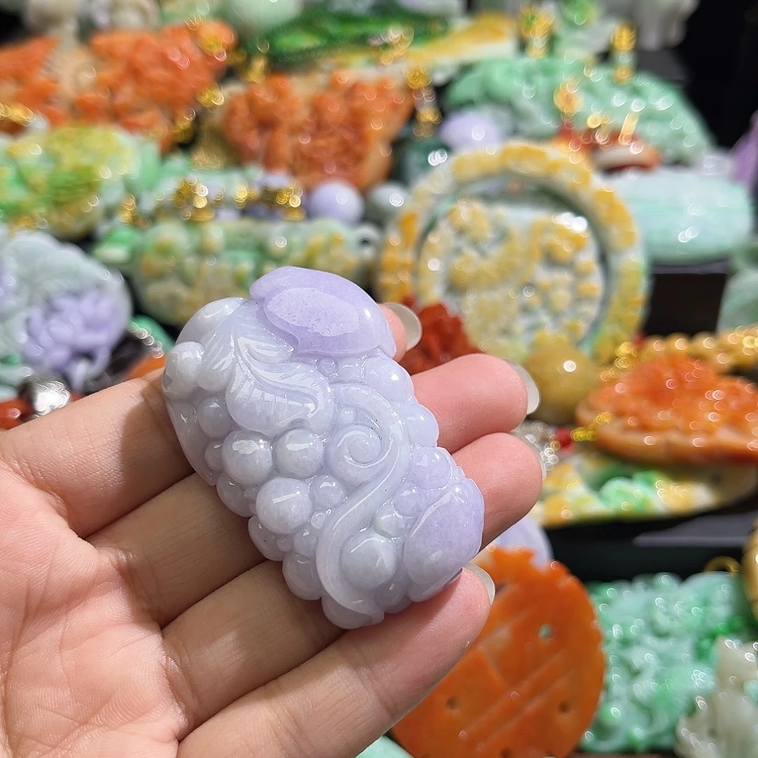 翡翠未镶嵌颈饰待编织