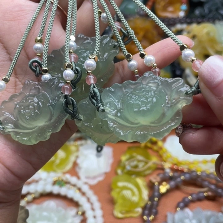 蛇纹石玉未镶嵌吊坠