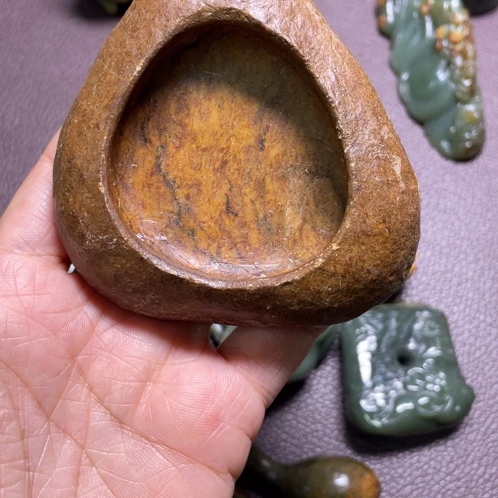 岫岩老玉（透闪石质玉）未镶嵌颈饰