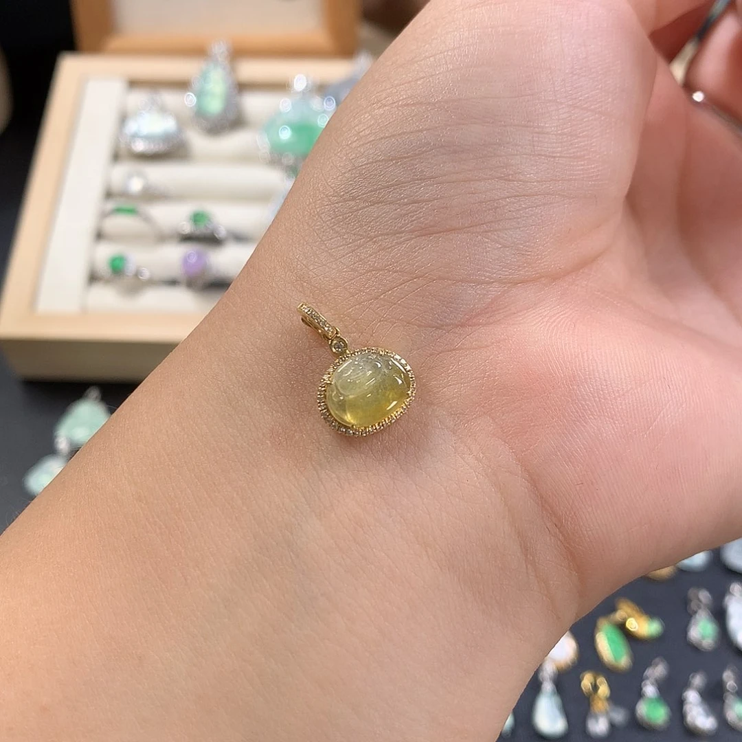 颈饰18K金镶嵌翡翠