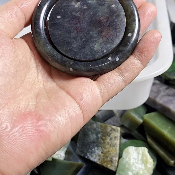 霞***姐和田玉（糖玉）未镶嵌珠宝半成品