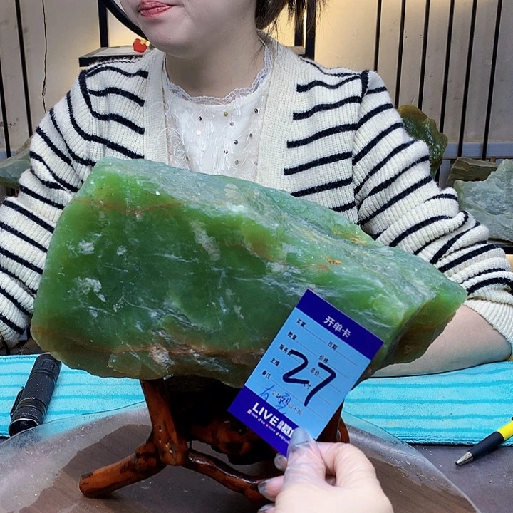 用***心蛇纹石玉未镶嵌原石