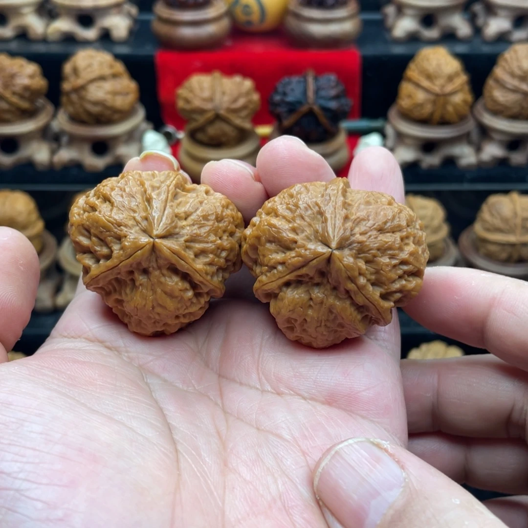 文玩核桃把件赤子红