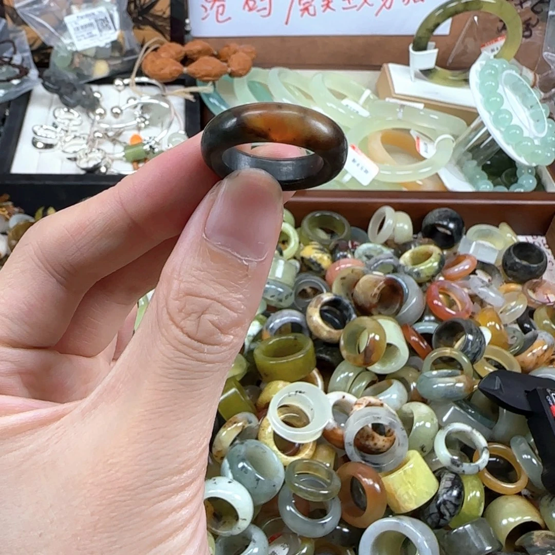 椰****蛇纹石玉未镶嵌戒指17.5内径
