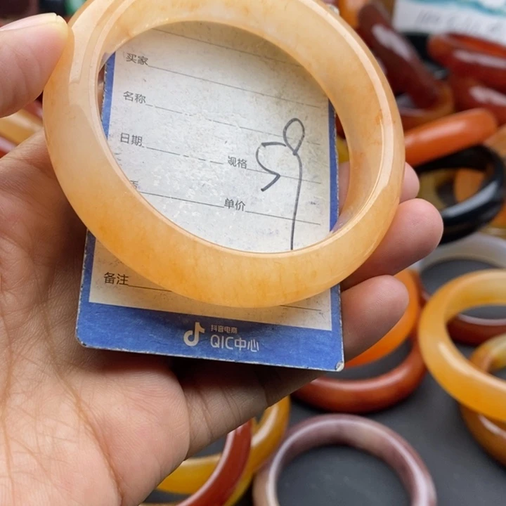 未镶嵌手镯石英质玉