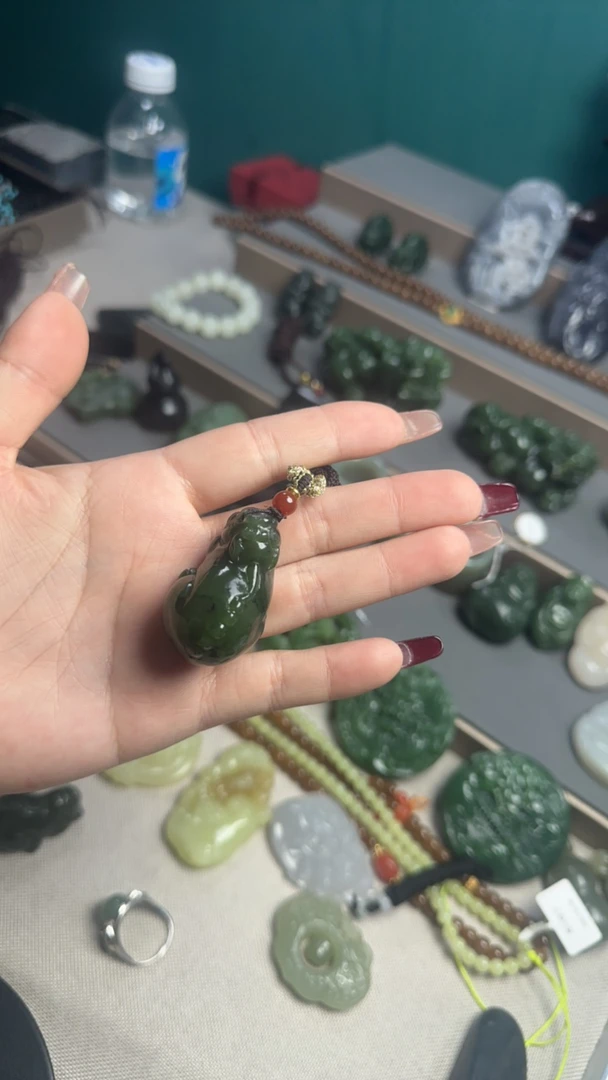 和田玉碧玉貔貅挂件