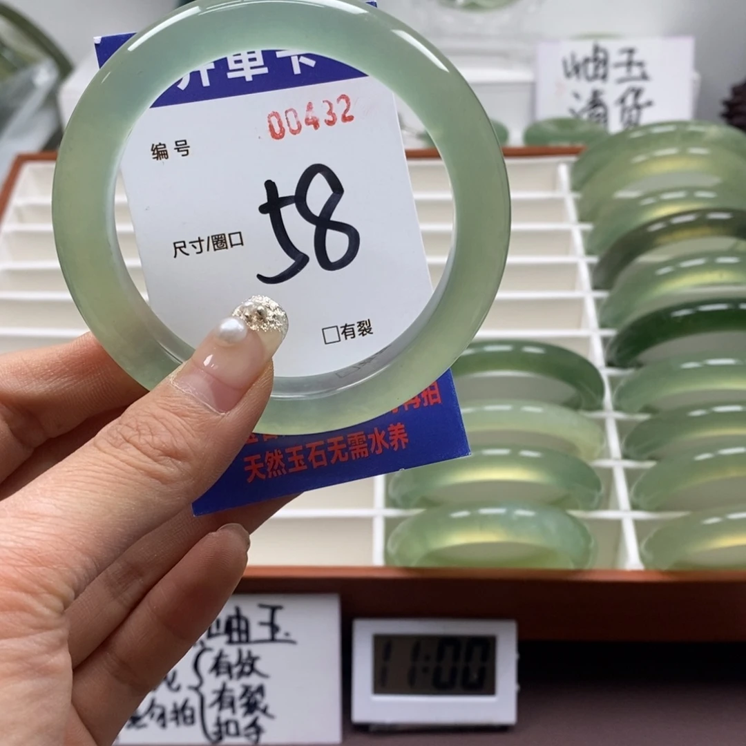 蛇纹石玉手镯未镶嵌