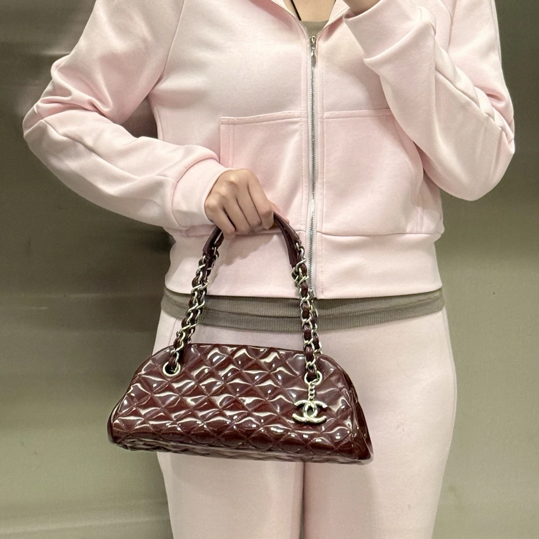 95新 Chanel/香奈儿 chanel酒红色漆皮链条单肩包