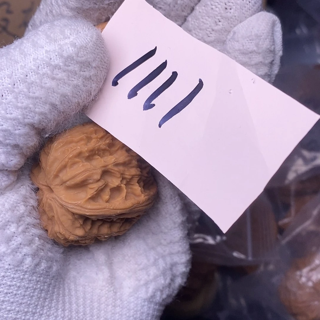 桃核把件红*斋鸡心核桃