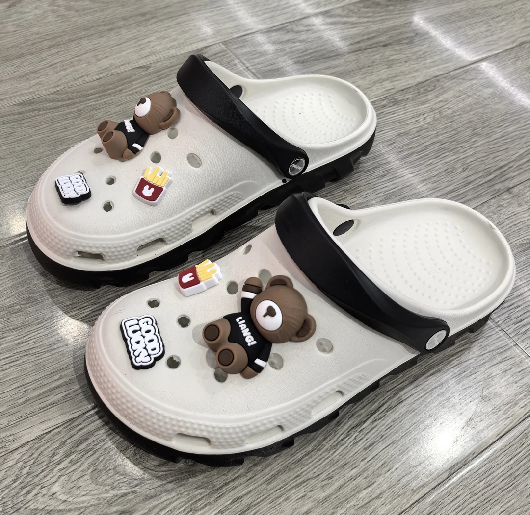 2025新款卡通可爱小熊情侣洞洞鞋女夏季沙滩厚底户外时尚洞洞鞋男