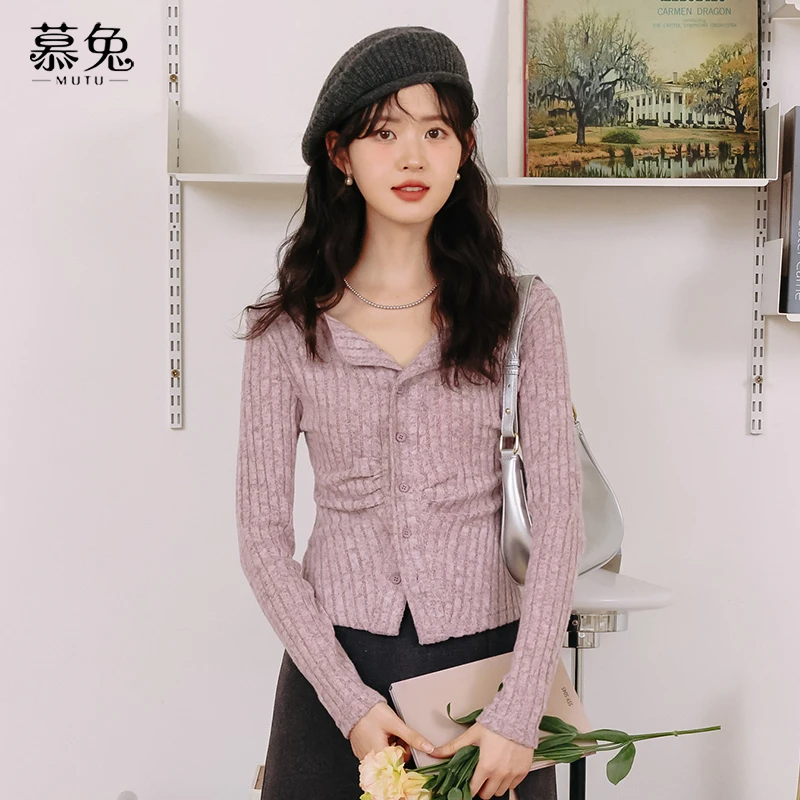 慕兔V领褶皱长袖打底针织衫女春季2025新款辣妹修身独特别致上衣