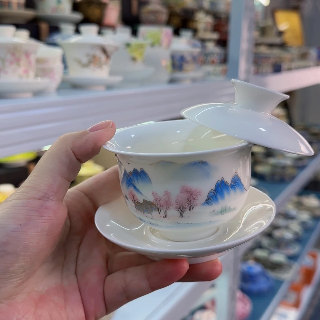 瓷片盖碗很精致很好看