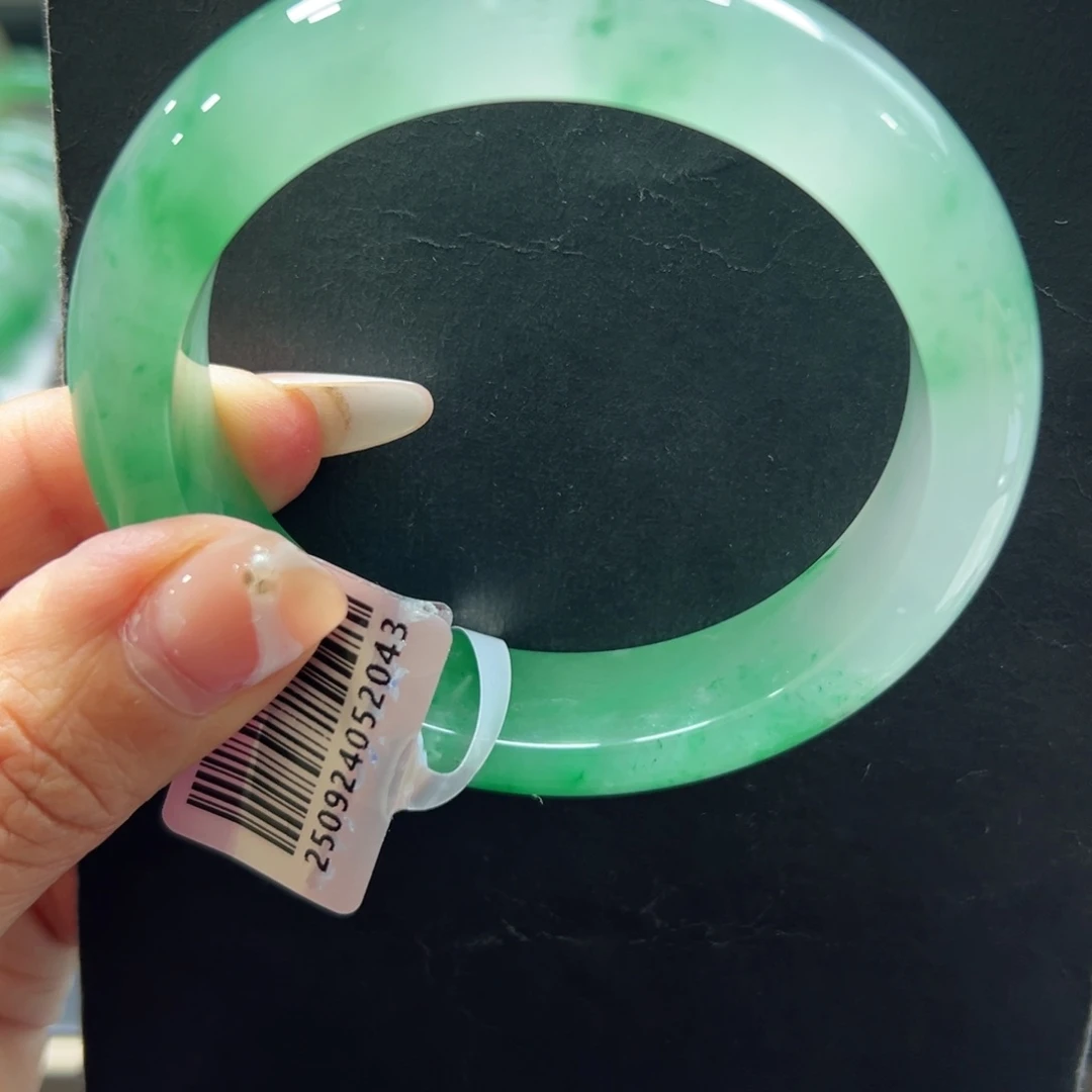 简***，石英质玉未镶嵌手镯