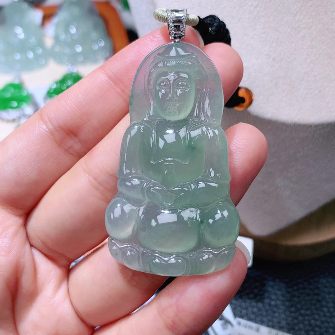 颈饰18K金镶嵌翡翠观音