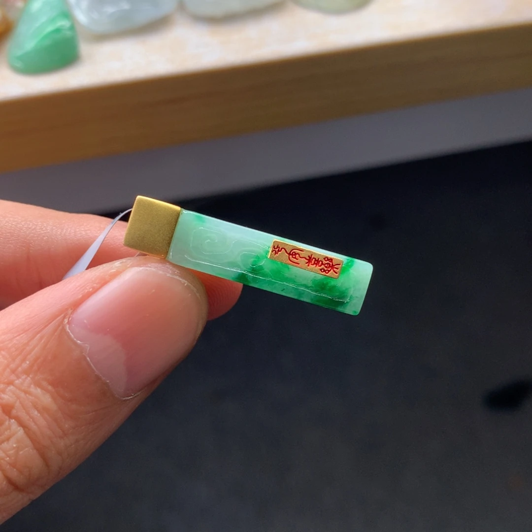 翡翠未镶嵌颈饰吊坠