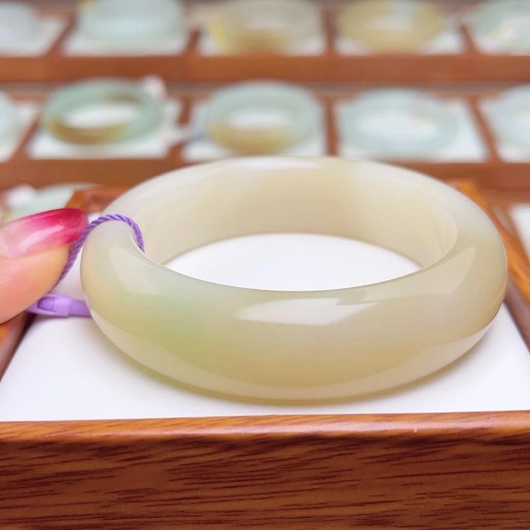 和田玉手镯未镶嵌56.5