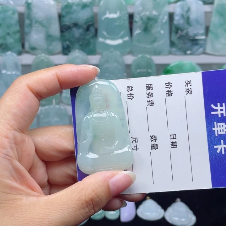 颈饰未镶嵌翡翠素衣观音