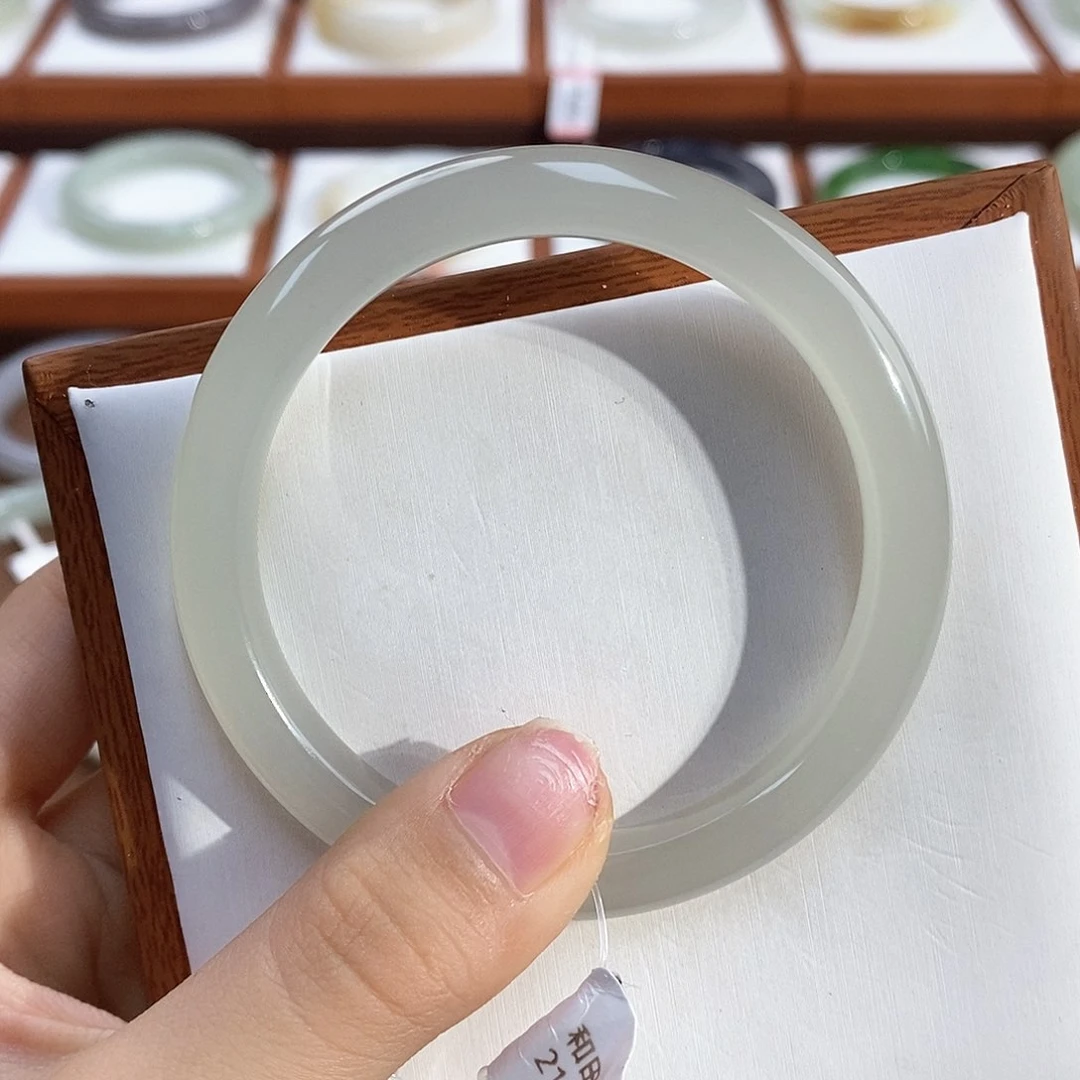 和田玉手镯未镶嵌婷