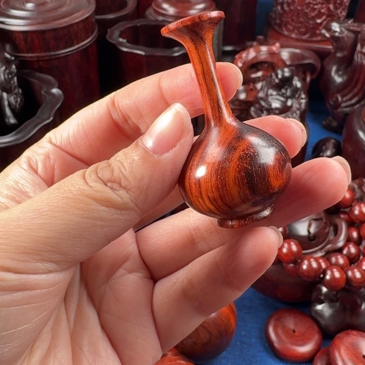把件小叶紫檀花瓶