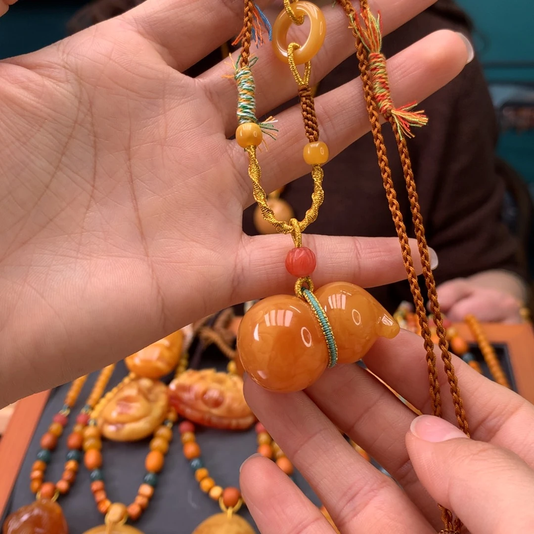 蜜蜡未镶嵌颈饰葫芦