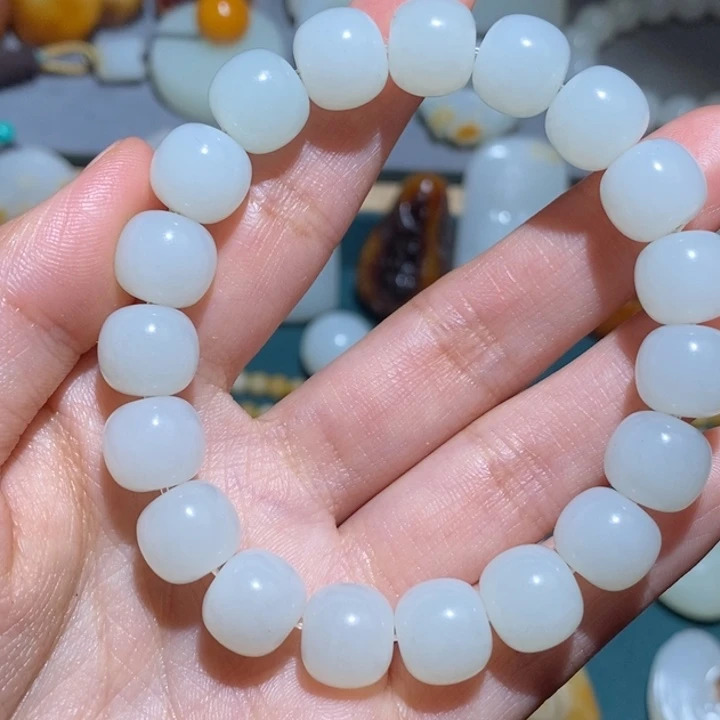 和田玉未镶嵌颈饰联**哥