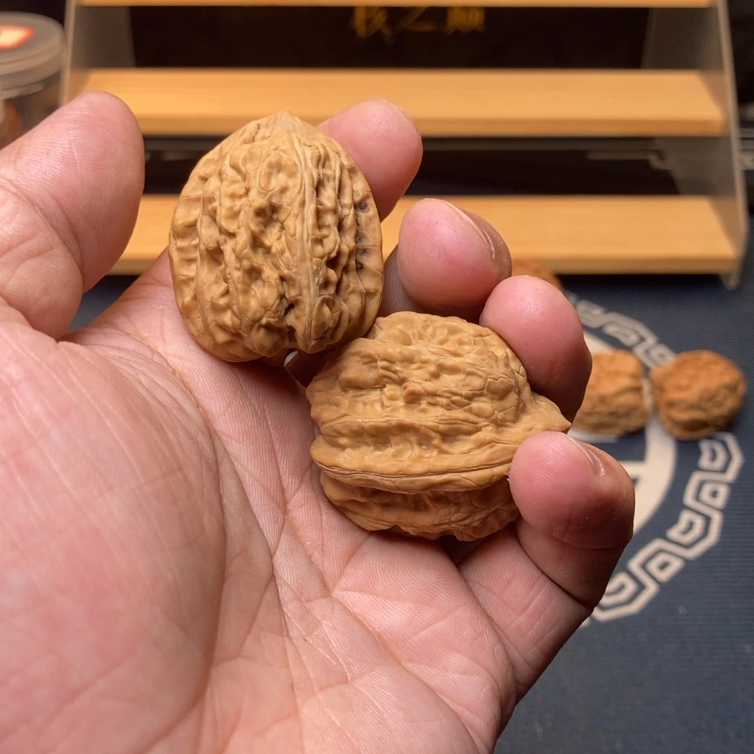 倚***剑文玩核桃把件全品赤龙鸡心