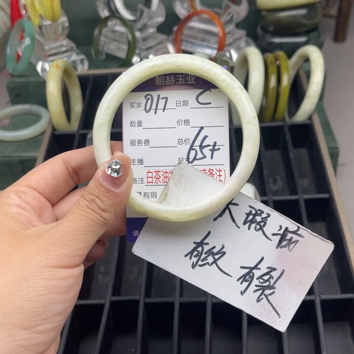 旺****蛇纹石玉未镶嵌手镯