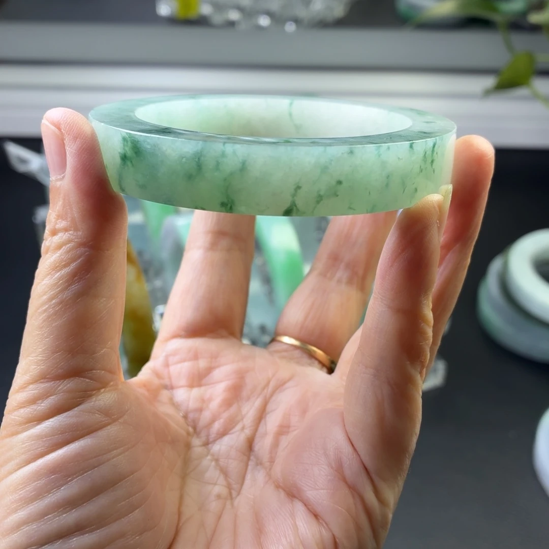 台***部未镶嵌翡翠手镯定制翡翠