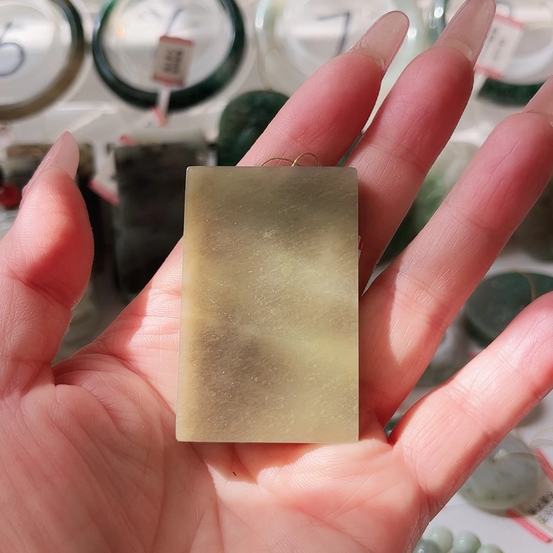 独山玉未镶嵌颈饰