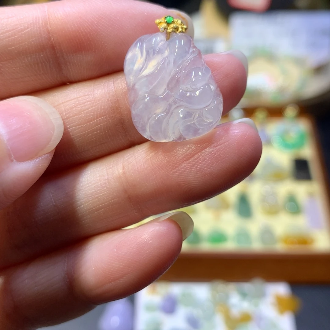 颈饰18K金镶嵌翡翠