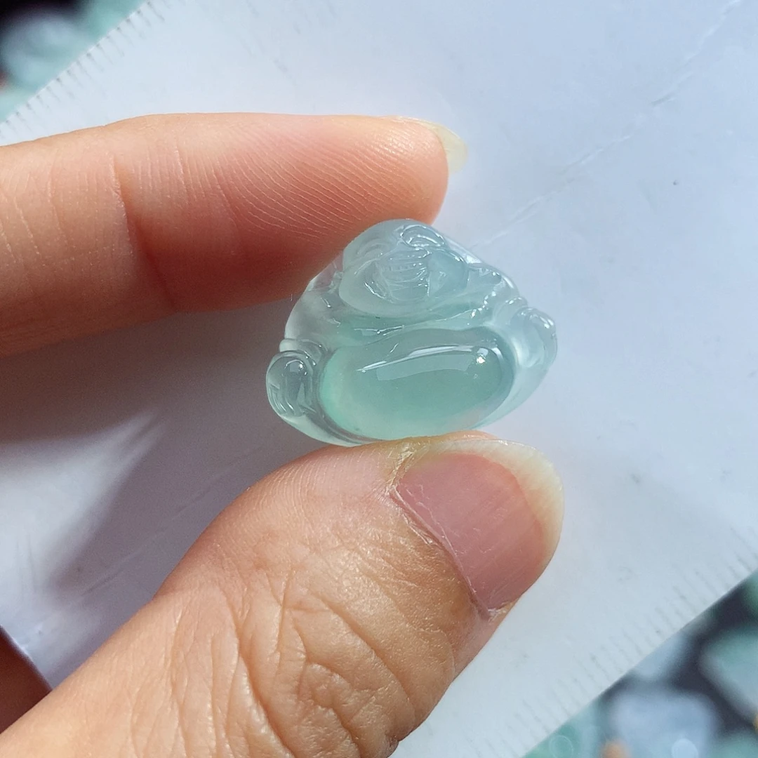 翡翠未镶嵌颈饰佛公