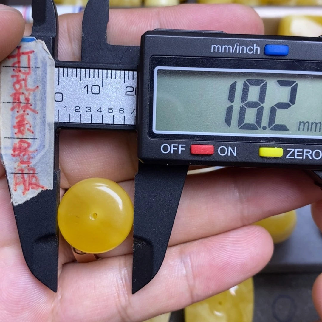 蜜蜡未镶嵌裸石18.2x10.3微瑕墩子