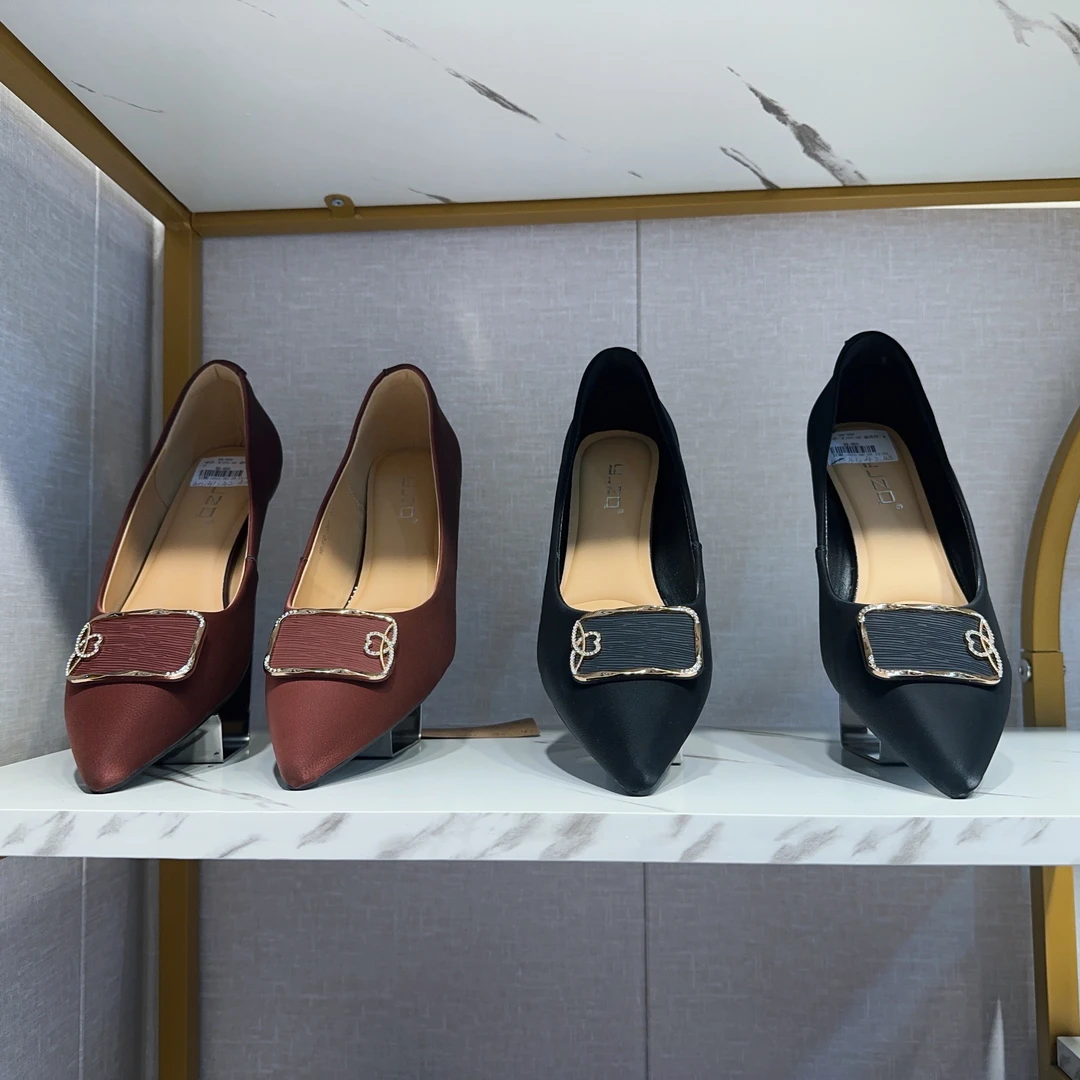 秋季细跟尖头舒适细跟高跟鞋鞋子时尚见外包装一脚蹬40–43