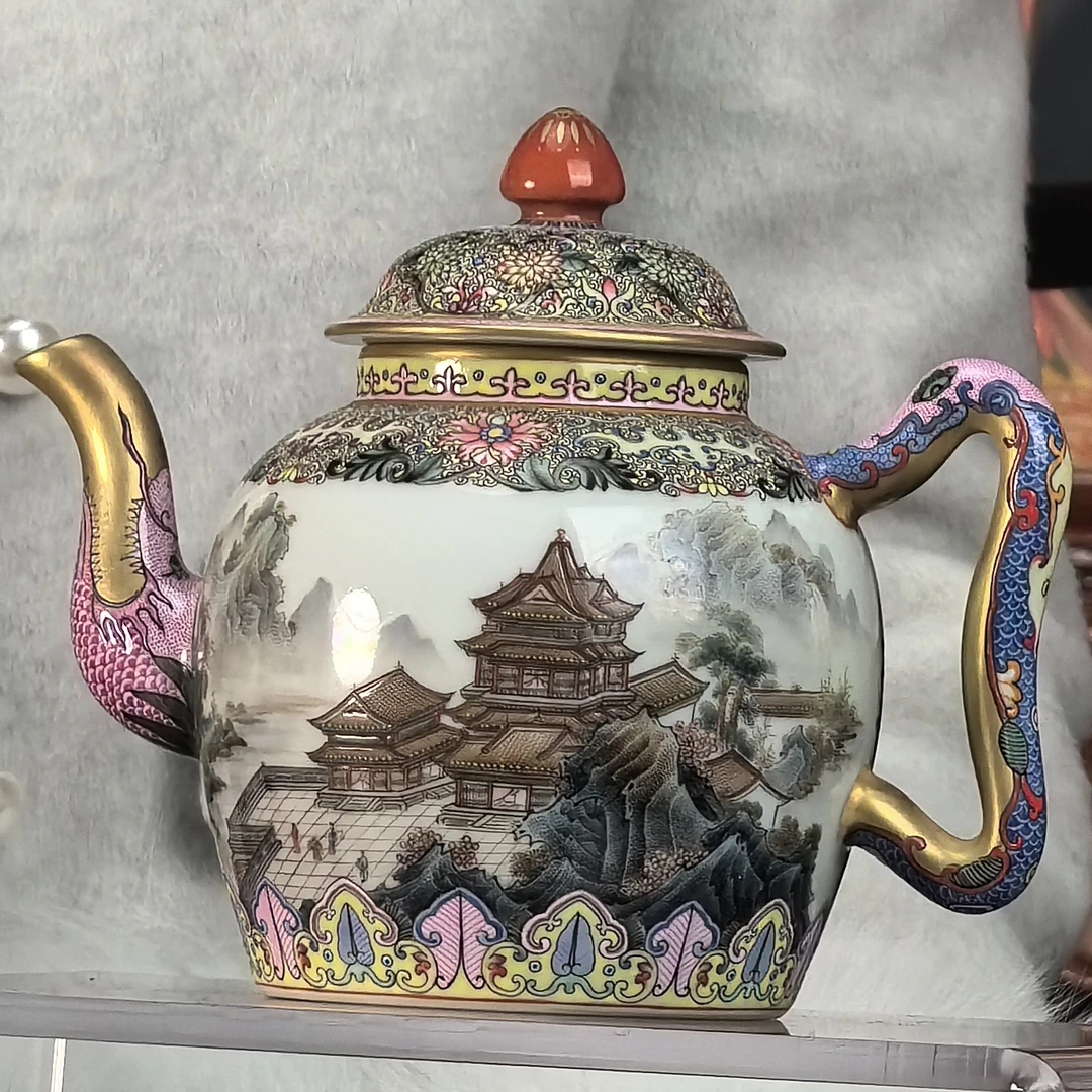 清 珐琅彩山水楼阁开窗壶