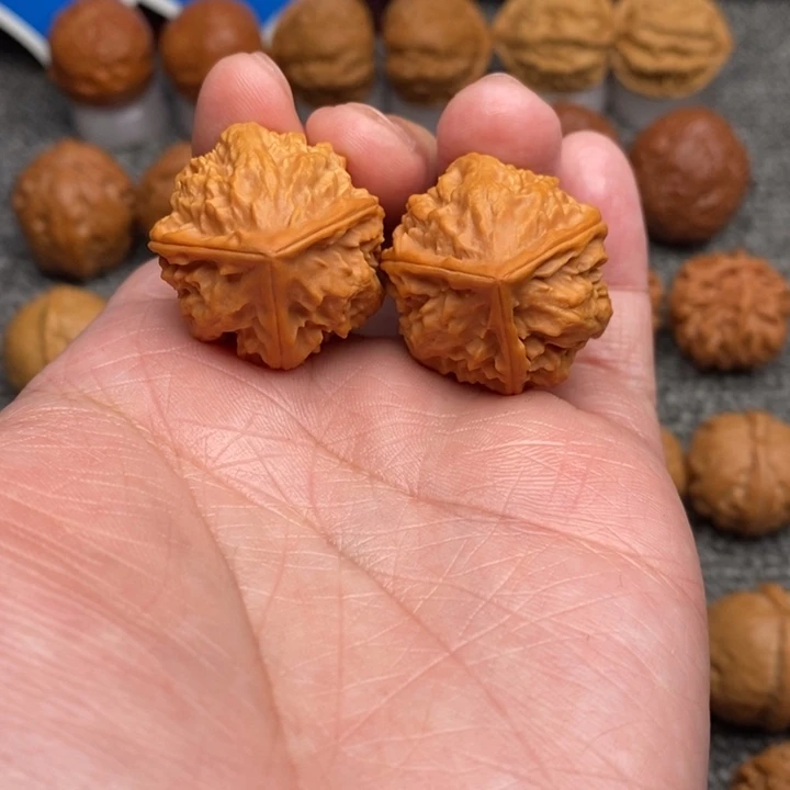 文玩核桃把件…………